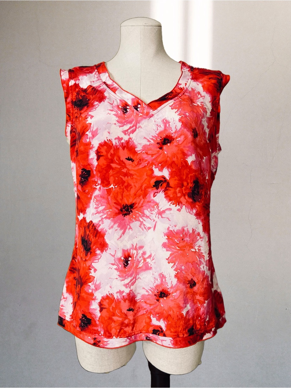 Silk sleeveless Red Floral V-Neck Women's Top